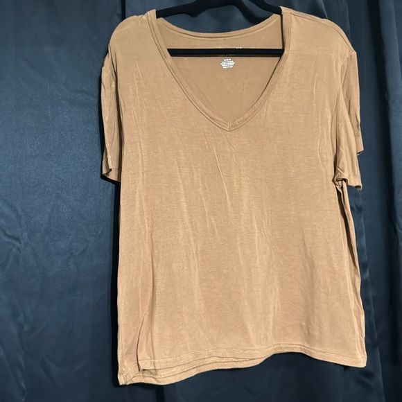 American Eagle Soft & Sexy V Neck T-shirt - Picture 1 of 3